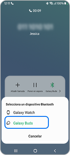 Vista de la ventana emergente "Selecciona un dispositivo Bluetooth" de un Smartphone con la opción "Galaxy Buds" destacada.