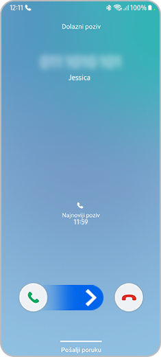 Prikaz dolaznog poziva na pametnom telefonu S22 sa pritiskom i povlačenjem dugmeta za odgovor udesno,.