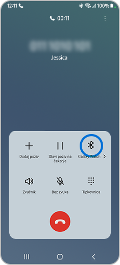 Prikaz zaslona poziva pametnog telefona s deaktiviranom Bluetooth ikonom.