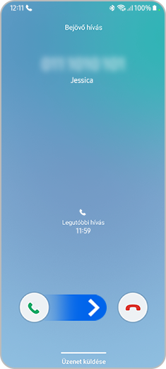 S22 típusú okostelefonra beérkező hívás; a kép a felvevő gomb megnyomását és jobbra történő elhúzását mutatja.