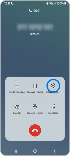 Išmaniojo telefono skambinimo ekrano su išjungta „Bluetooth“ piktograma vaizdas.