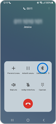 Viedtālruņa zvana ekrāns ar deaktivizētu Bluetooth ikonu.
