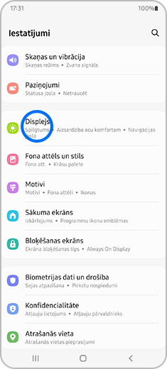 1. darbība. Dodieties uz ierīces iestatījumiem un sarakstā pieskarieties opcijai "Displejs".