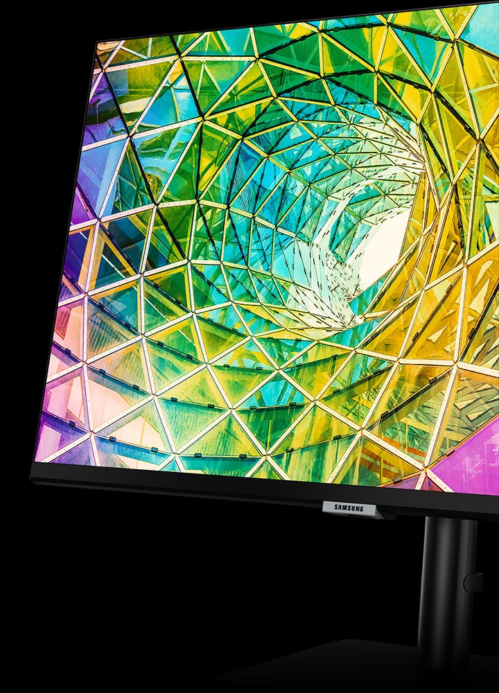 Monitoriaus ekrane rodomas pasuktas ryškiai geltonos, žalios, rožinės ir violetinės spalvos vitražas. Monitorius yra pasuktas į kairę ir šiek tiek pakreiptas atgal, naudojant ekrano stovą.