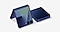 Se ven dos moviles plegables Galaxy Z Flip7 en Azul Intenso, uno parcialmente abierto y el otro cerrado.