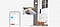 Una cámara de seguridad montada cerca de la puerta delantera capta a un gato naranja que se acerca a la entrada. Una pantalla de smartphone muestra la función “Home Monitor” con una notificación que indica que hay movimiento detectado en la puerta principal y que el sistema de seguridad está “armado”.
