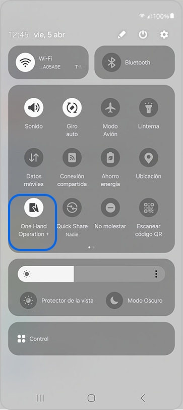 Pulsa prolongadamente Operación con One Hand Operation +en tu panel rápido.