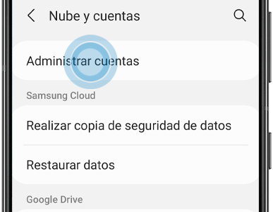 La opción de Administrar cuentas se encuentra dentro del menú Nube y cuentas.