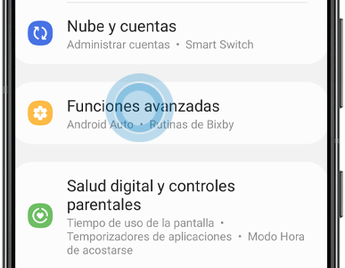 La opción de Funciones avanzadas se encuentra dentro del menú de Ajustes.