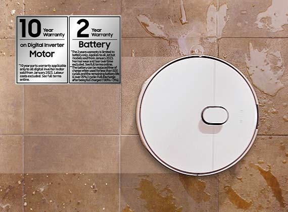 Bespoke Jet Bot™ Combo AI aspira las manchas y la suciedad con una potente succión. El motor Digital Inverter tiene 10 años de garantía y la batería 2 años.