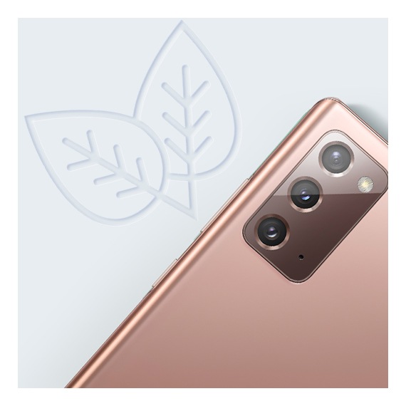 Une vue partielle d'un smartphone Galaxy avec des fleurs violettes en arrière-plan, légèrement incliné vers la droite.