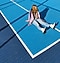 Cliché réalisé à l’heure dorée d’une femme assise sur un court de tennis ; photographie culinaire en gros plan ; groupe de personnes se déplaçant dans l’Oculus du World Trade Center à New York