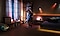 un homme qui danse dans son salon
