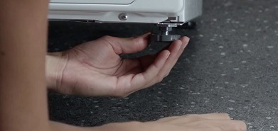 Podesite nivelaciju nožica