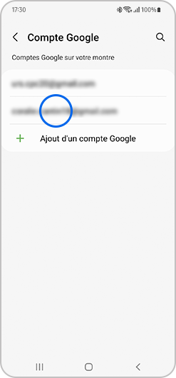Sélection d’un compte Google dans l'application Galaxy Wearable d'un smartphone Samsung