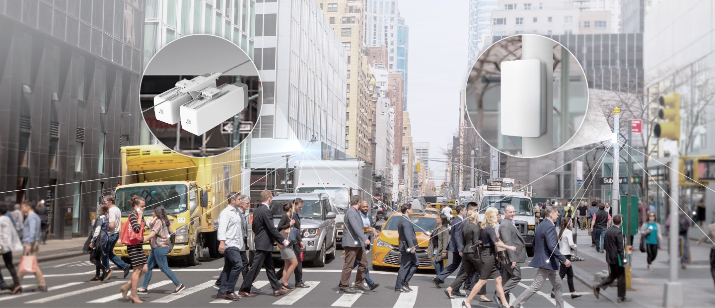 An illustrative image of a street in a busy city with 4T4R Access Unit installed on the pole and 2T2R Access Unit installed on the wire to cover the entire site.
