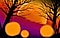 Drei orangefarbene Kreise befinden sich im Vordergrund eines Bildes eines Himmels bei D\u00E4mmerung. Im Hintergrund sieht man bl\u00E4tterlose B\u00E4ume, die sich teilweise vor einem Vollmond erstrecken.