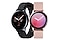 สมาร์ทวอทช์ฟิตเนส 2 เรือน นาฬิกา Samsung Galaxy Watch Active2 สีดำและชมพู ยืนชิดกันโดยหันกล้องเข้าหากัน