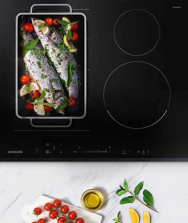 Εστίες Samsung Induction με το Flex Zone Plus που εμφανίζεται με ένα πιάτο ψαριών και λαχανικών που μαγειρεύεται.