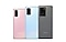 Πίσω όψεις ενός Galaxy S20 σε Cloud Pink, ενός Galaxy S20+ σε Cloud Blue και ενός Galaxy S20 Ultra 5G σε Cosmic Grey, το ένα να καλύπτει το άλλο από τη μία πλευρά στην άλλη με το S20 στην κάτω πλευρά