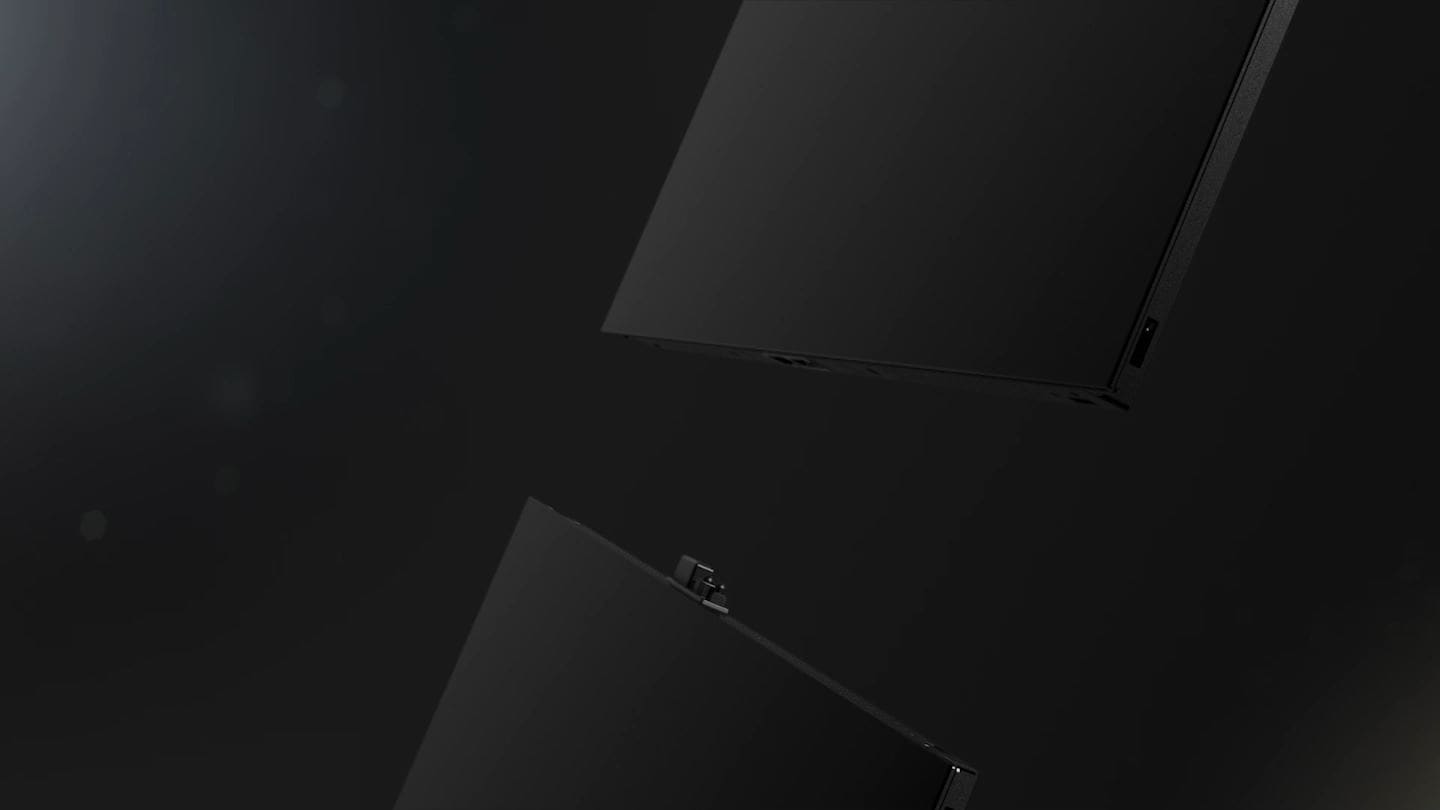 The blocks of The Wall are combined without a separate cable. Several blocks are further combined to create one huge screen showing the night view of the city.