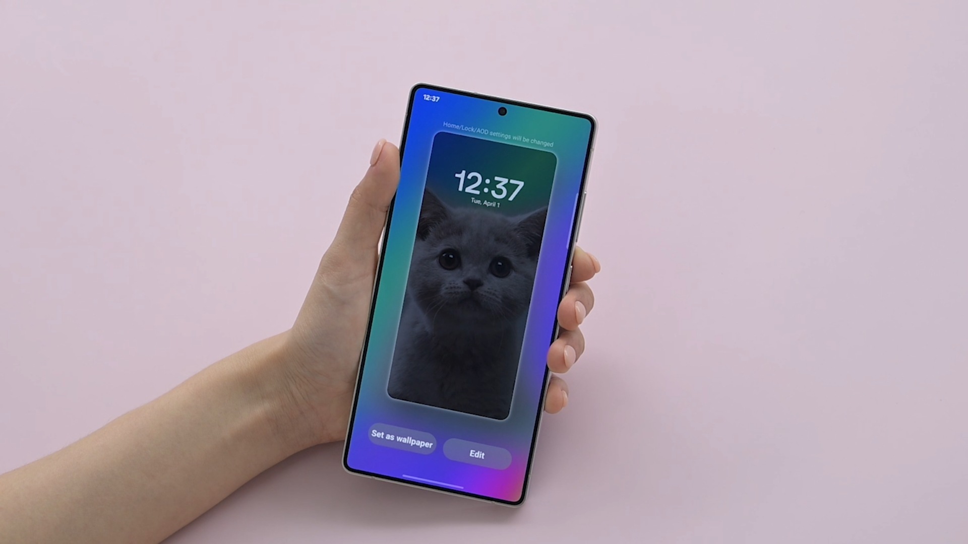 Customized transitions between the AOD and the lock screen