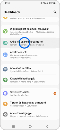 Az Akku- és eszközkarbantartó opció a Beállítások menüben található.