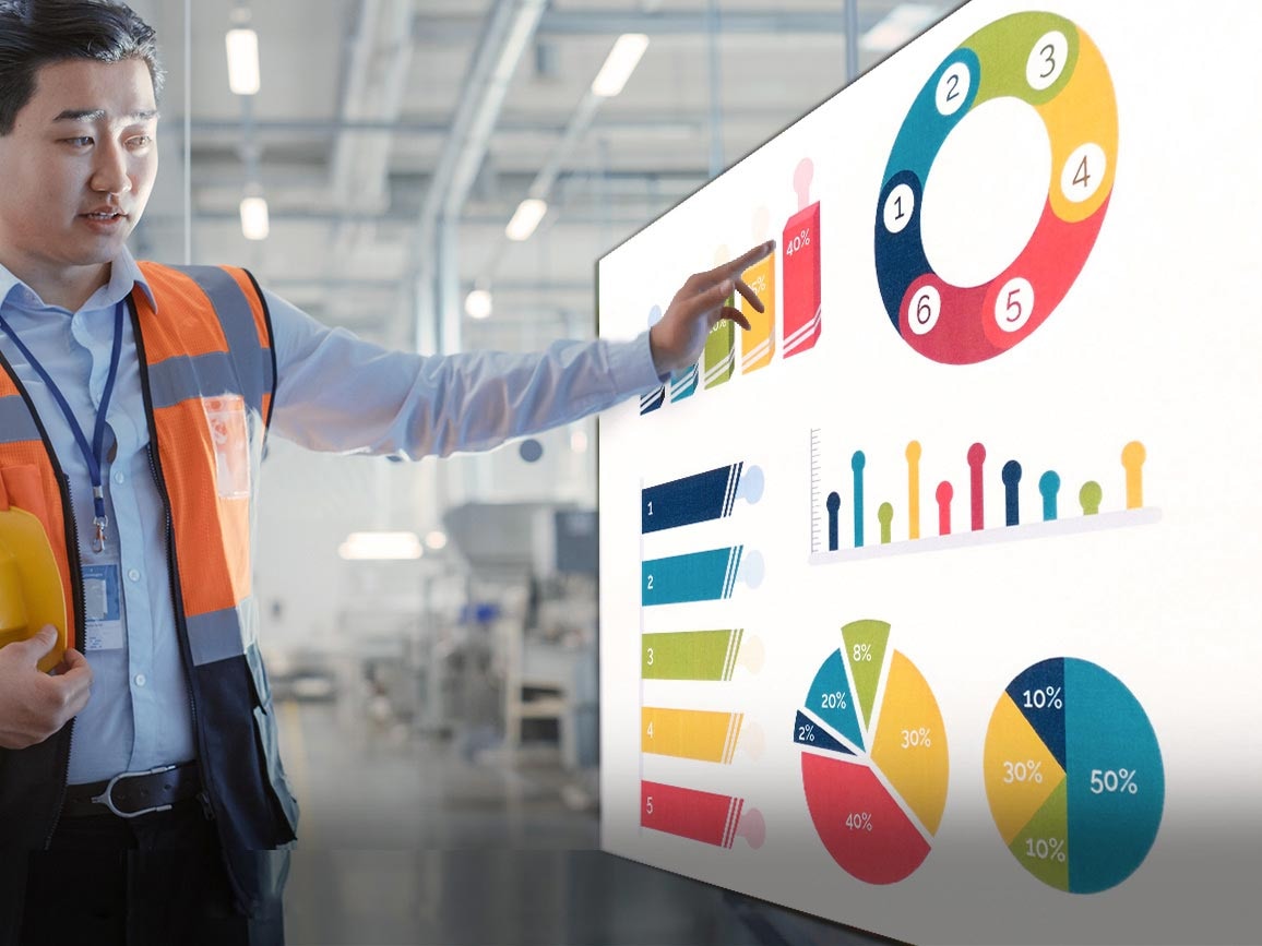 Ilustrasi manajer pabrik pintar melakukan pemantauan stok barang dan supply chain secara digital melalui Flip Pro interactive whiteboard Samsung.