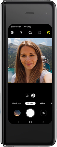 The camera that opens is the 10MP UHD camera