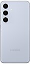 Galaxy S24 بە ڕەنگی شینی یاقووتیی لە دواوە دەبینرێت.