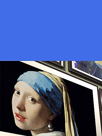 تابلۆی The Girl With the Pearl Earring painting (کچەکەی خاوەن گوارەی مرواری) لەسەر تەلەفزیۆنی The Frameـی خاوەن matte display (ڕوونمای مات) پیشاندراوە.