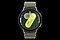Galaxy Watch7 بە ڕوویەکی کاتژمێری خاوەن پاشبنەمای تاریکەوە، کات بە ژمارە 7 بە ڕەنگێکی زەردی نیۆنی گەورە پیشاندەدات