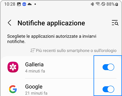 Un elenco di app con interruttori nell'app Galaxy Wearable