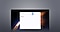 Samsung Flowアプリ画面を表示しているタブレットの正面イメージ。クリップボードのアイコンは、アプリ画面の右上に表示されています。