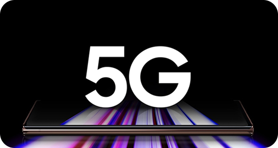 Samsung Businessのスマートフォンが黒い背景の上に置かれ、画像の中央に大きな白い5Gの場所があるスマートフォンをまっすぐに通る光の軌跡が描かれている。