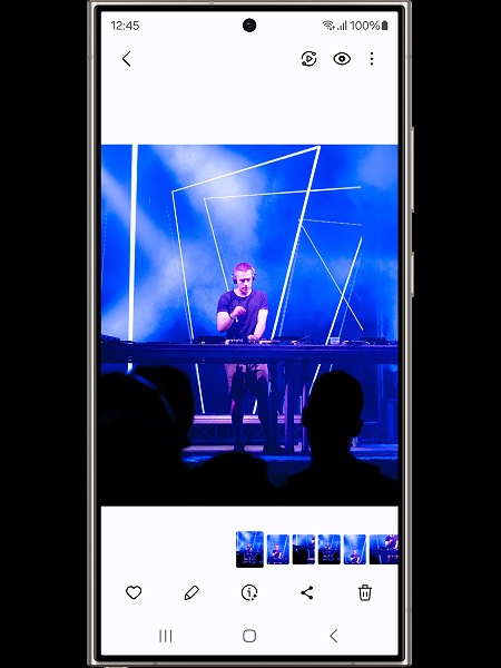 AIによる写真編集機能のシミュレーション動画。