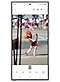 運動会でダンスのポーズをとっている女の子が写った画面が表示されたGalaxy S24 Ultra(ギャラクシーS24ウルトラ)。
