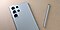片手に持たれたチタニウムグレーのGalaxy S24 Ultra(ギャラクシーS24ウルトラ)。