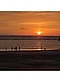 夕焼けに染まるオレンジ色の海