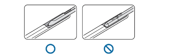 S Pen Pro を充電端子側からポーチへ挿入しないでください。S Pen Pro が破損する恐れがあります。