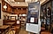 Аппарат самообслуживания кафе KIOSK установлен в Café Gratitude, гости могут сделать заказ сами, выбрав на экране и оплатить без сотрудника