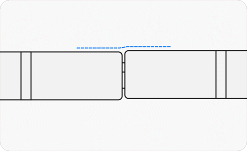 Половины смартфона на разных уровнях при раскрытом состоянии