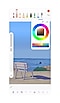 La tercera pantalla ilustra una escena con un banco junto al mar, con opciones de color y pincel flotando en la parte superior.