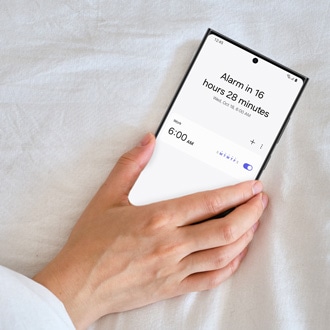 Different options of the Samsung Clock with the app icon in the center.