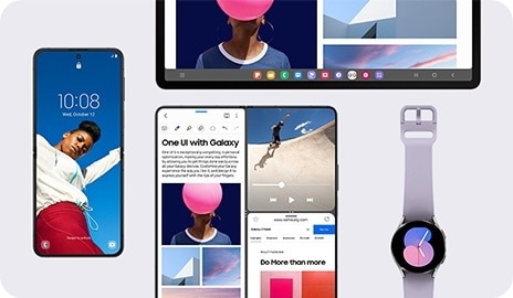 جهاز Galaxy Z Flip على اليسار، وعلى شاشته صورة خلفية وعنصر واجهة مستخدم ساعة رقمية. تظهر بجوار الجهاز شاشة Galaxy Z Fold مقسومة إلى ثلاثة أقسام، وفوقها يظهر شريط مهام في جهاز Galaxy Tab. وعلى اليمين توجد ساعة Galaxy Watch وتظهر على شاشتها واجهة الساعة.