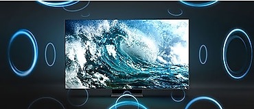 لقطة مقرّبة لموجات عارمة وقوية تظهر على شاشة تلفزيون. توضح الدوائر الزرقاء المحيطة بالتلفزيون الصوت الثري الذي تتعايش معه بكل حواسك.