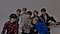 BTS прават групно селфи. Сите членови седат на земјата и прават селфи BTS со Galaxy S20+ кој го држи Јунг Кук.