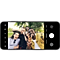 Galaxy Bixby удирдлагатай өргөн селфи горимд хамтдаа селфи хийж буй хүмүүсийг харуулсан камерын дэлгэц.