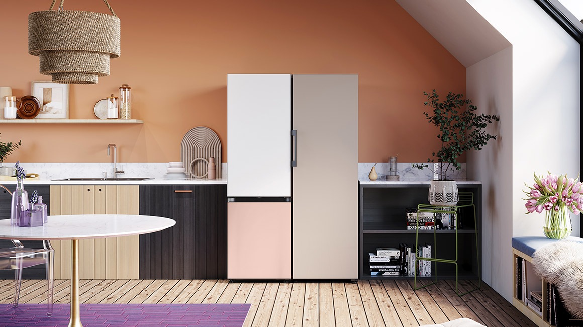 Двухдверные (Clean White и Clean Peach) и однодверные (Satin Beige) холодильники на заказ.