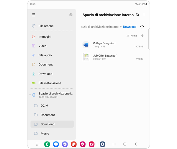 Passaggio 1 per lo spostamento di più file tra cartelle su dispositivo Galaxy usando due mani.